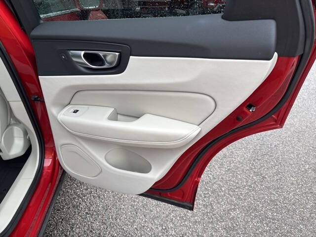 2023 Volvo XC60 B5 Plus Bright Theme