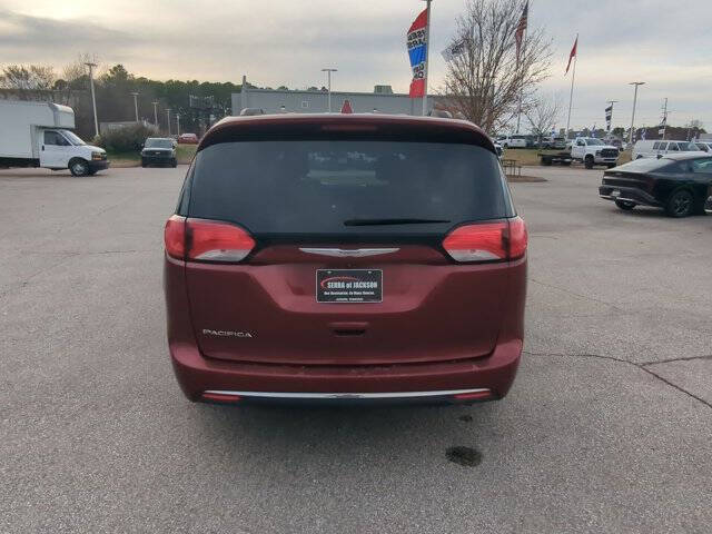 2017 Chrysler Pacifica Touring-L