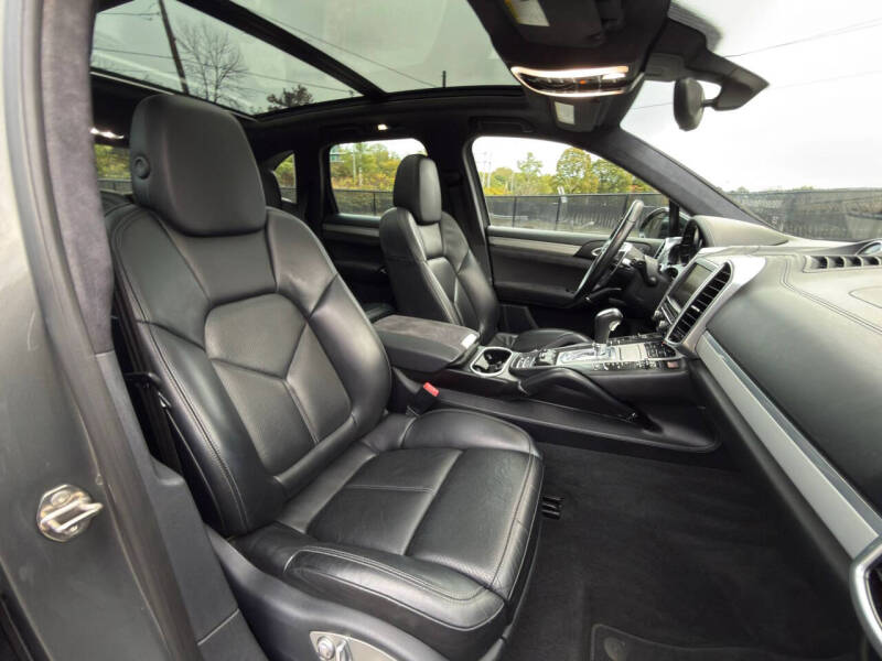 2016 Porsche Cayenne GTS