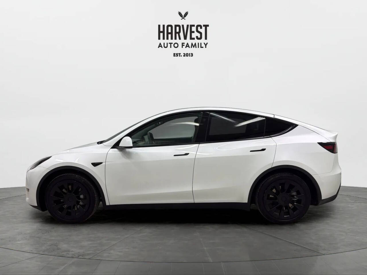 White 2024 Tesla Model Y Long Range AWD Long Range 4dr Crossover 2