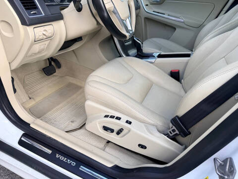 2016 Volvo XC60 T5 Drive-E Platinum