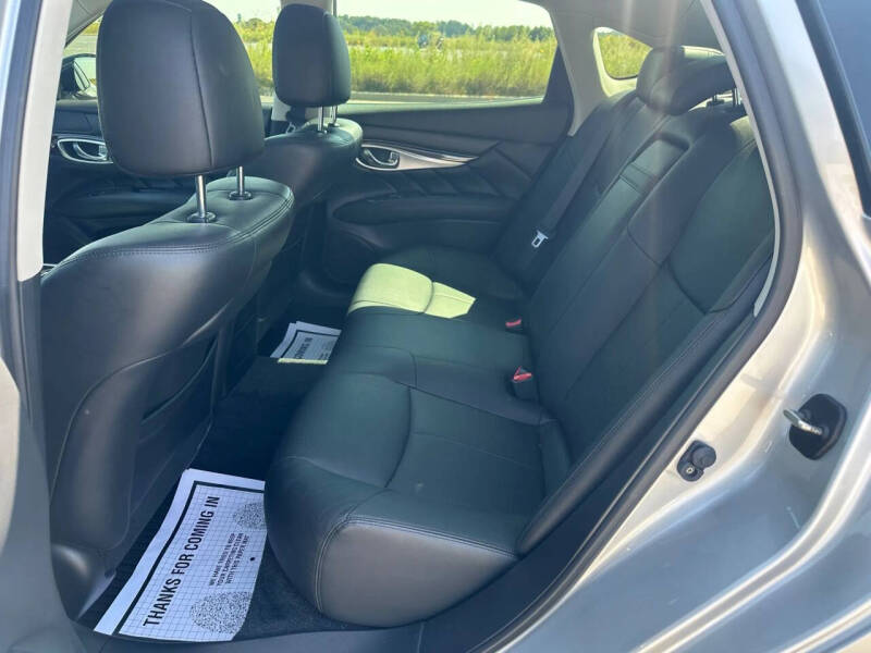 2015 Infiniti Q70 3.7