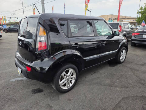 2011 Kia Soul +