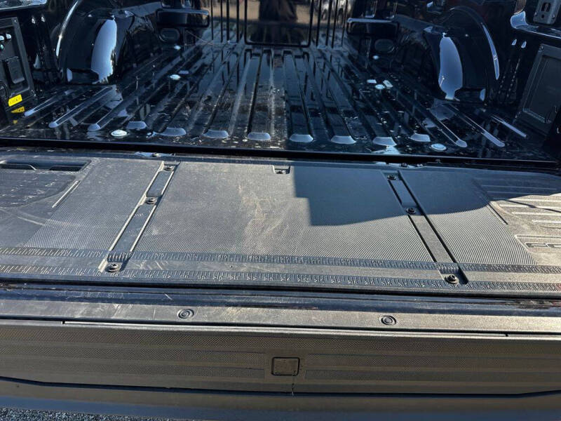 2025 Ford F-150 Lightning Lariat