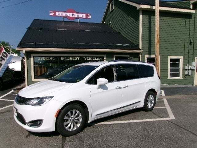 2018 Chrysler Pacifica for sale at SCHURMAN MOTOR COMPANY in Lancaster NH