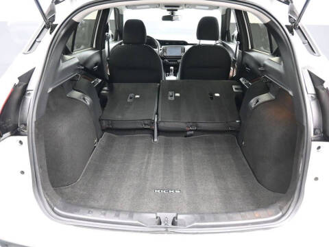 2022 Nissan Kicks SR