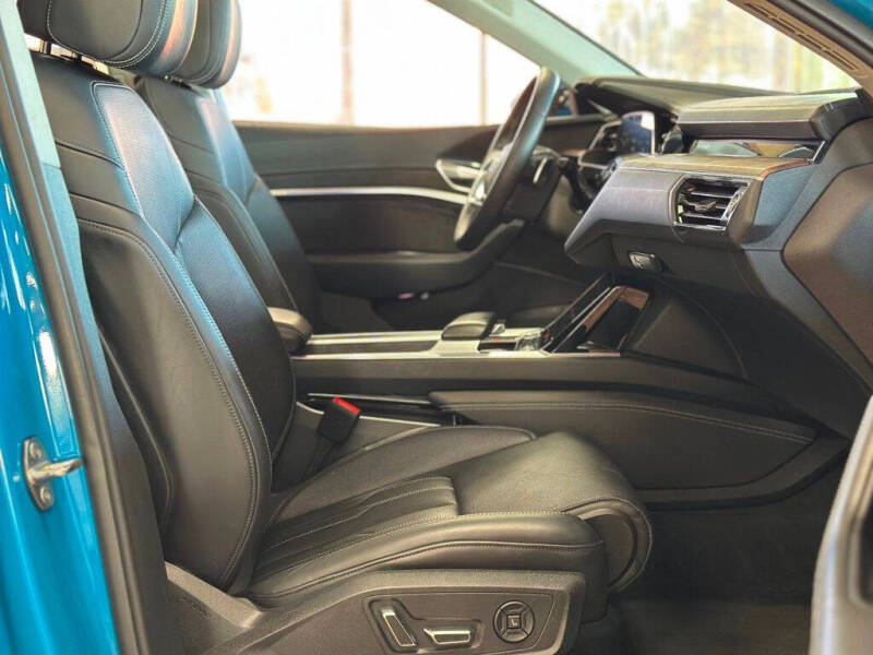 2019 Audi e-tron quattro Prestige