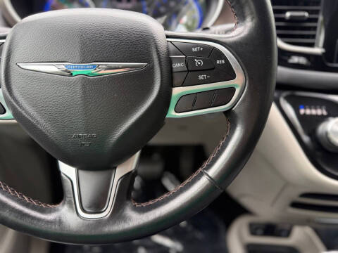 2017 Chrysler Pacifica Touring-L