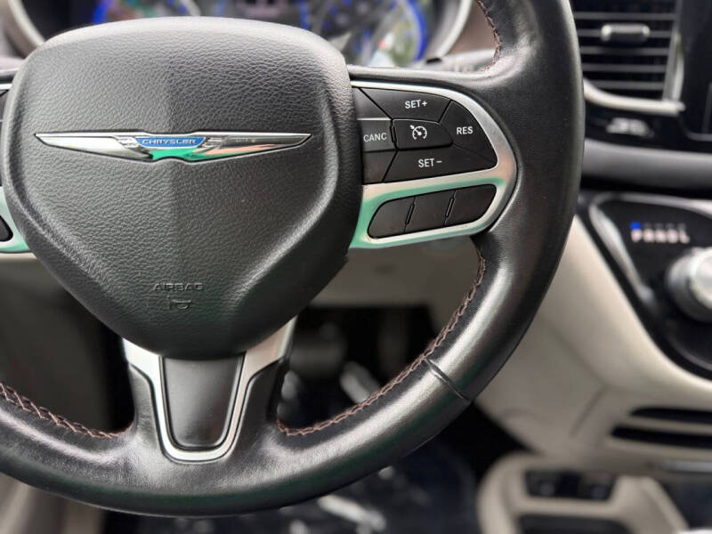 2017 Chrysler Pacifica Touring-L