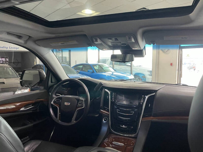 2017 Cadillac Escalade Luxury