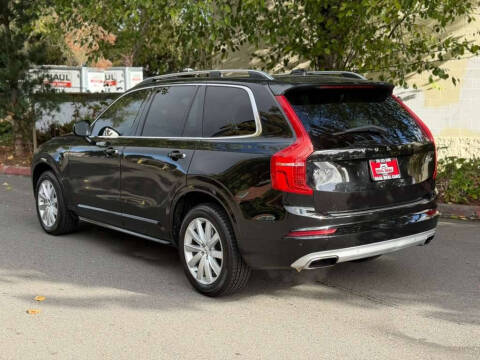 2017 Volvo XC90 T6 Momentum