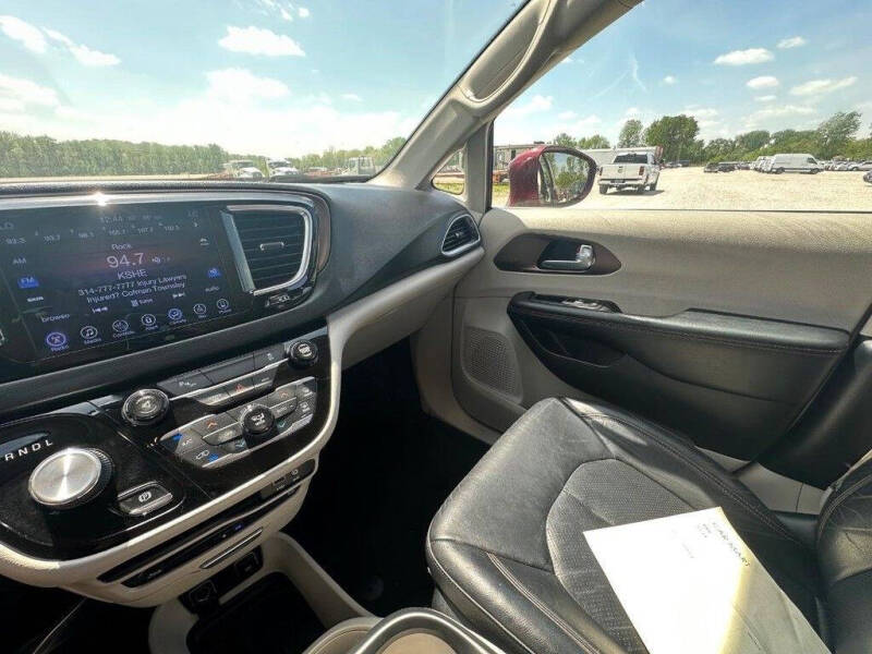 2017 Chrysler Pacifica Touring-L Plus