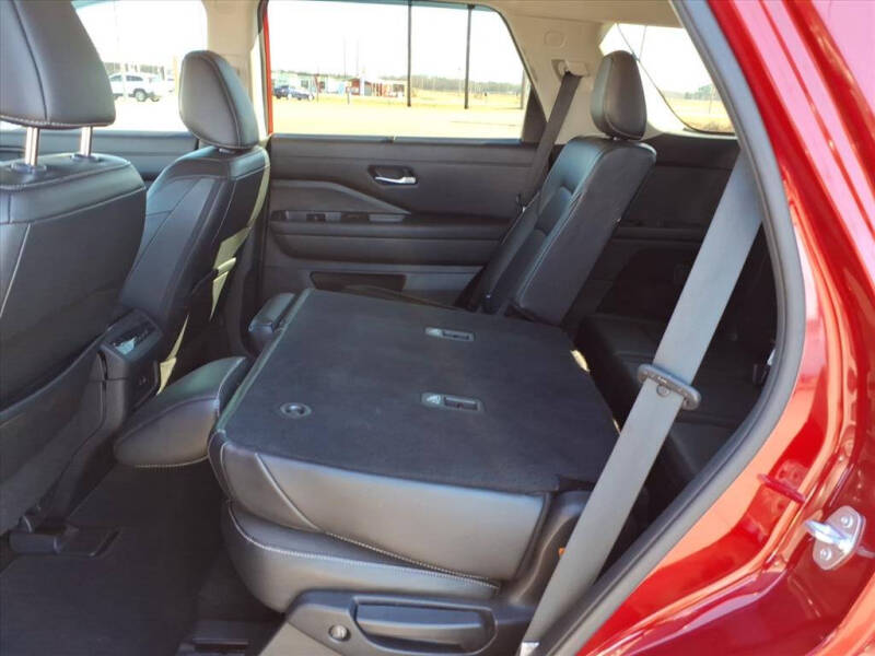 2023 Nissan Pathfinder SL