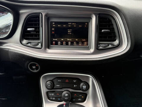 2021 Dodge Challenger SXT