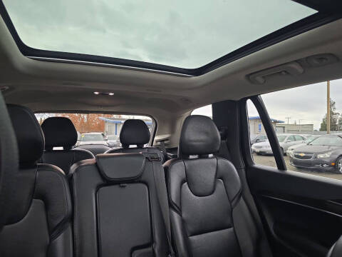 2018 Volvo XC90 T8 eAWD Momentum