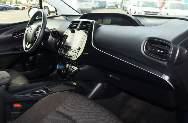 2022 Toyota Prius LE