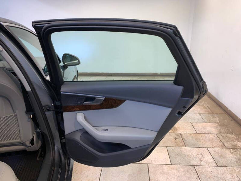 2019 Audi A4 quattro Premium 45 TFSI