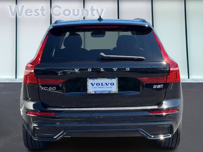 2024 Volvo XC60 B5 Plus Dark Theme