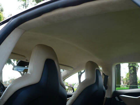 2015 Tesla Model S 70D