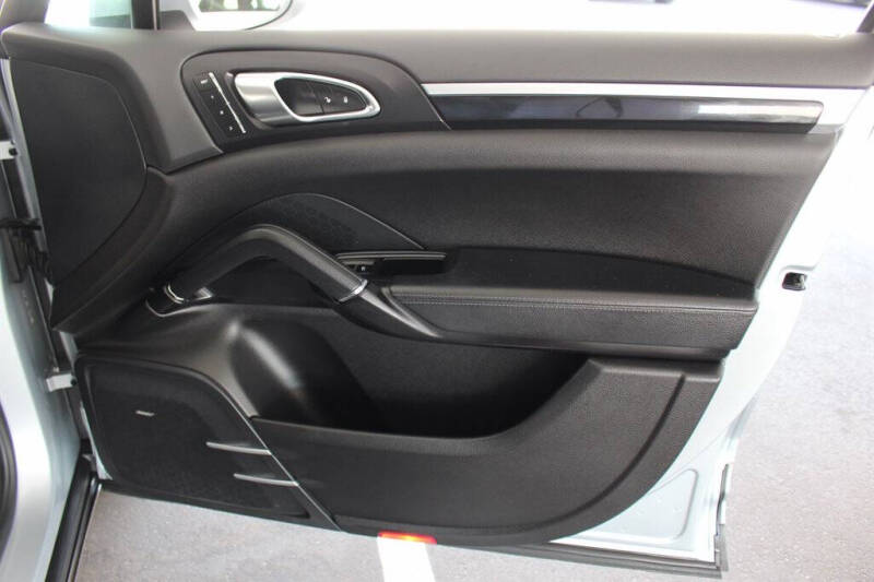 2016 Porsche Cayenne S E-Hybrid