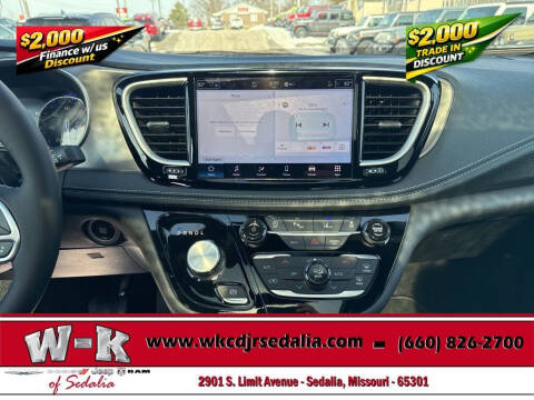 2026 Chrysler Pacifica Select