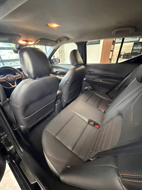 2020 Nissan Kicks SR