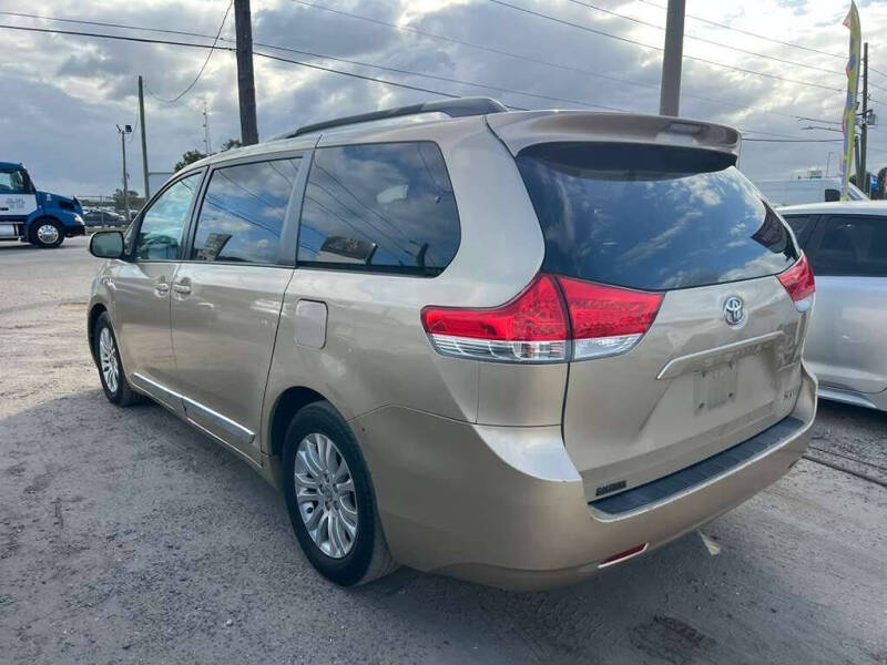 2011 Toyota Sienna XLE 8-Passenger