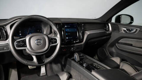 2022 Volvo XC60 B6 R-Design