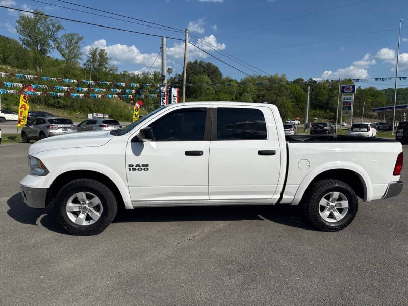 2016 RAM 1500 SLT