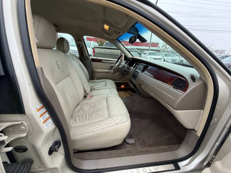 2003 Lincoln Town Car Cartier