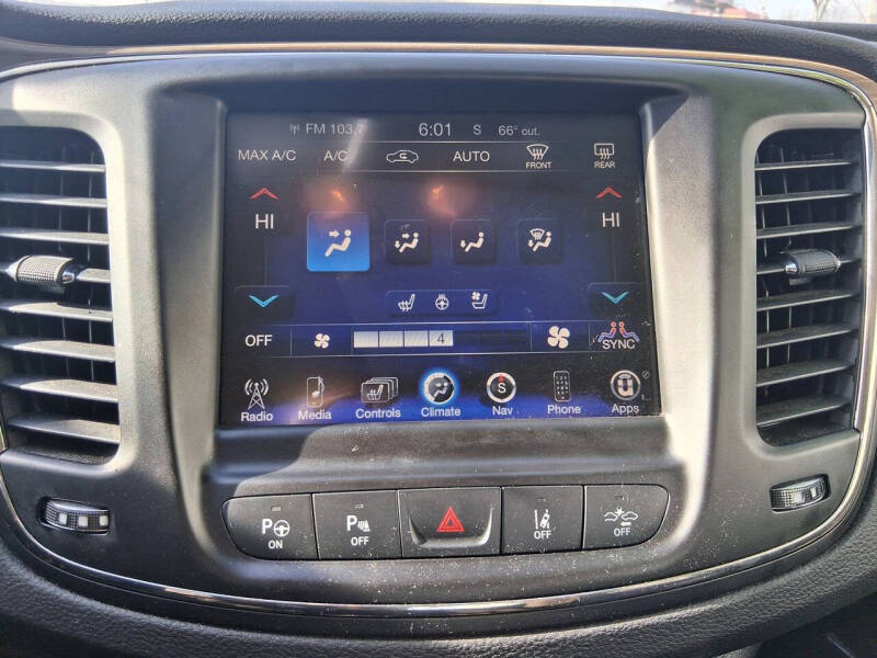 2015 Chrysler 200 C