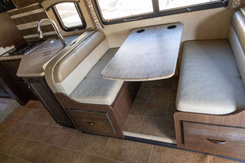 2019 Thor Motor Coach CHATEAU 31E