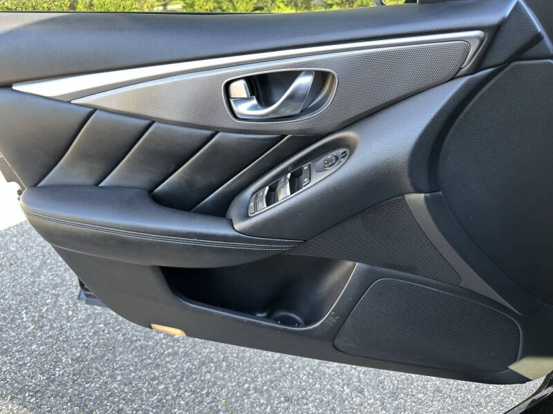 2015 Infiniti Q50 Premium