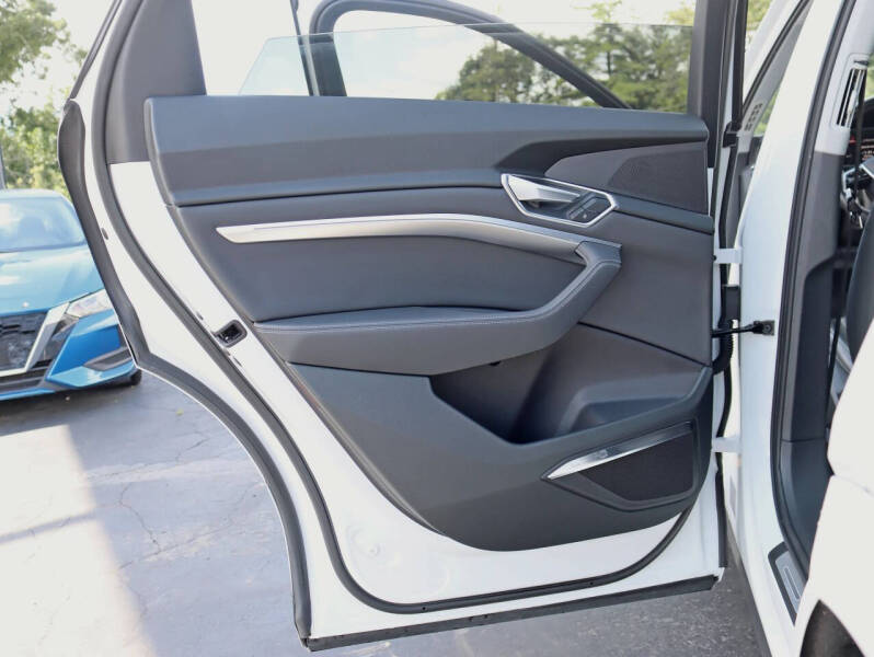 2019 Audi e-tron quattro Premium Plus