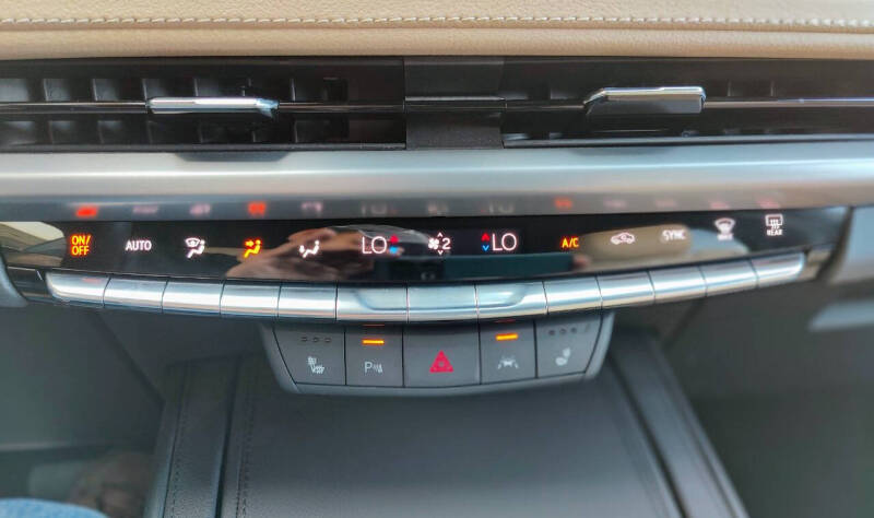 2024 Cadillac XT4 Premium Luxury