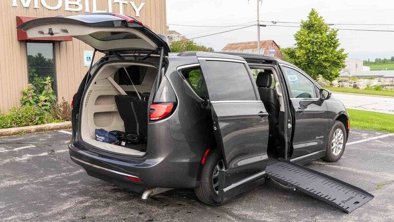 Used 2022 Chrysler Pacifica Touring L with VIN 2C4RC1BG8NR168710 for sale in Valders, WI