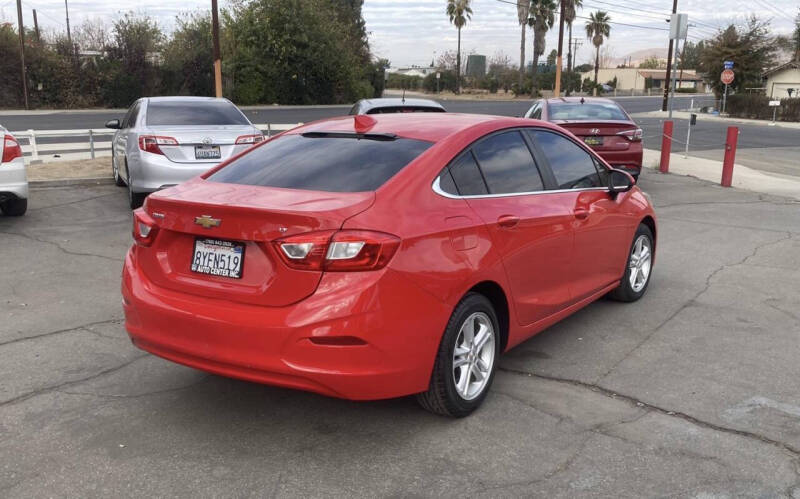 2017 Chevrolet Cruze LT photo 2