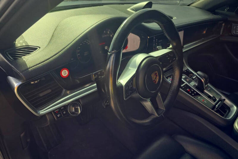 2018 Porsche Panamera 4