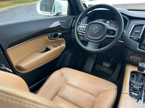 2017 Volvo XC90 T6 Momentum