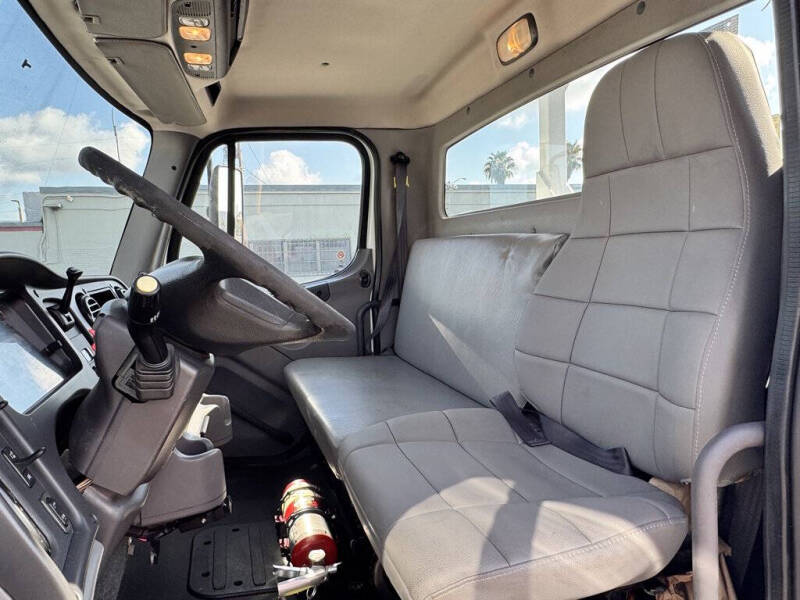 2017 Freightliner M2 106