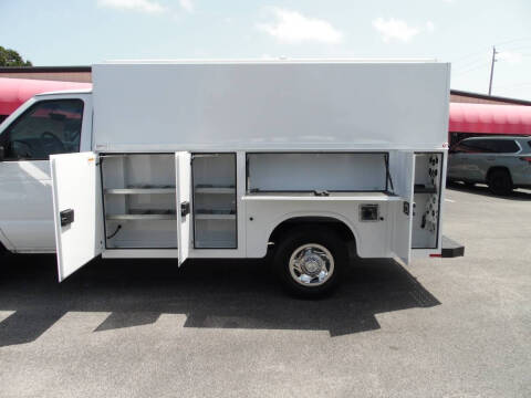 2025 Ford E-350