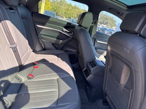 2022 Audi e-tron quattro Premium Plus