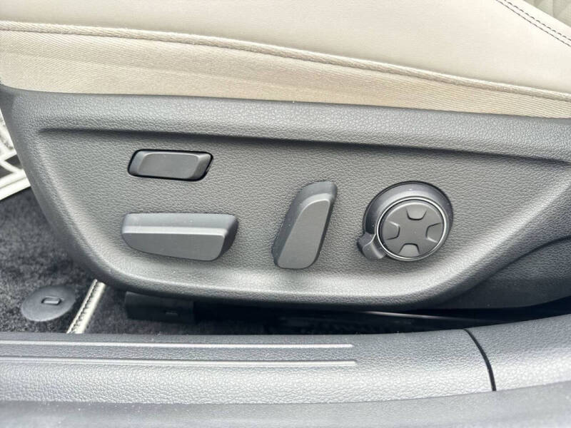 2025 Genesis G70