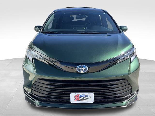 2025 Toyota Sienna Woodland Edition