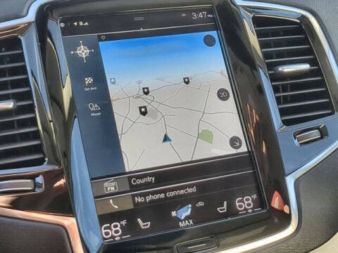 2022 Volvo XC90 T6 Momentum 6-Passenger