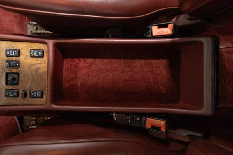 1988 Mercedes-Benz 560-Class 560 SEL