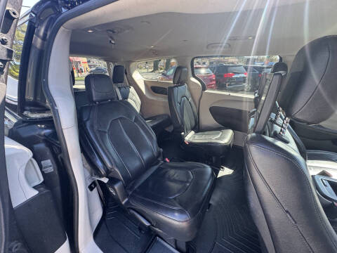 2017 Chrysler Pacifica Touring-L Plus