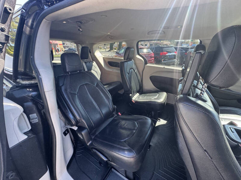 2017 Chrysler Pacifica Touring-L Plus