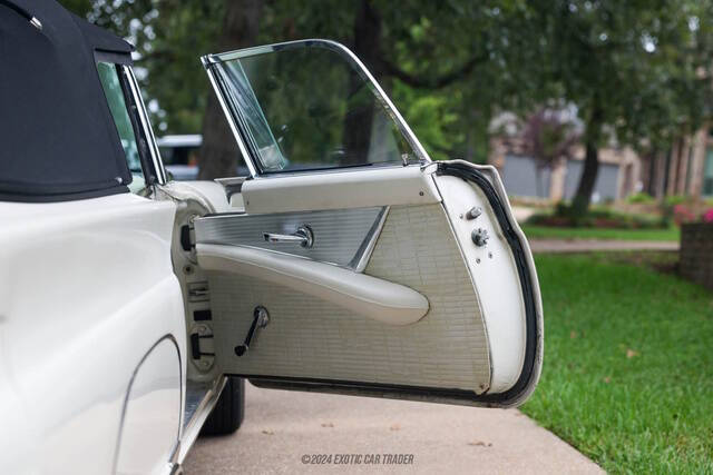 1957 Ford Thunderbird