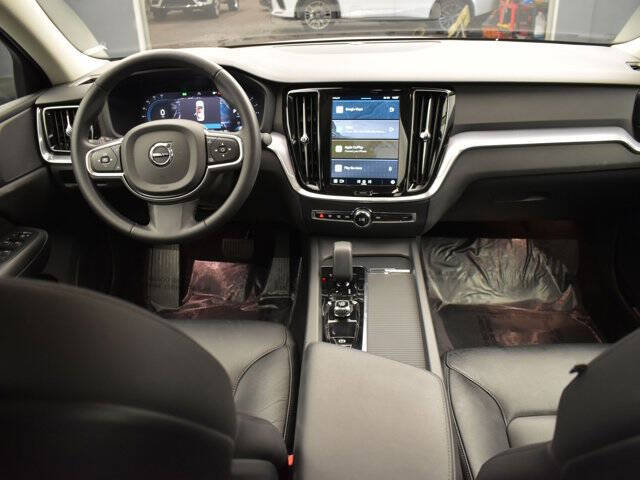 2024 Volvo S60 B5 Core Dark Theme